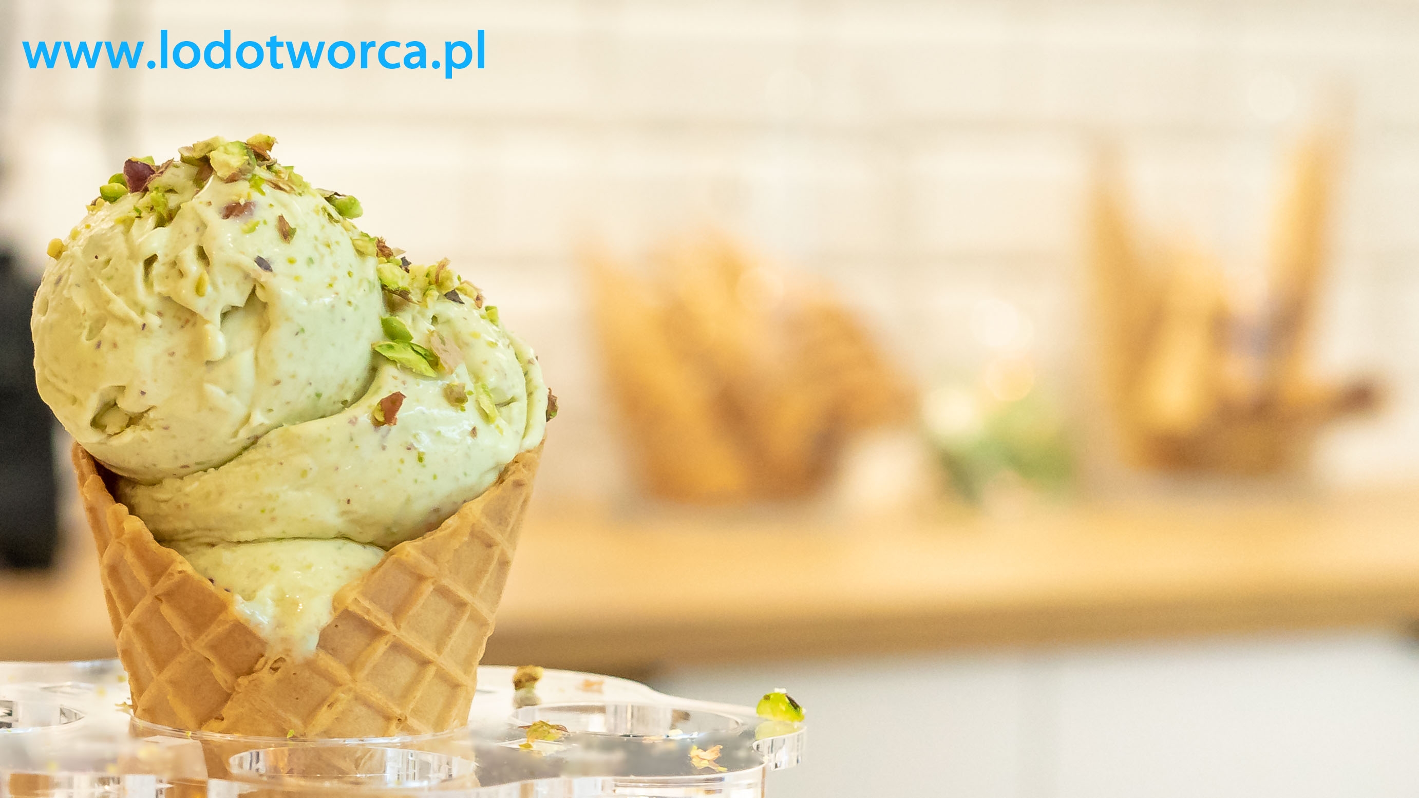 Lody Rzeszów lodziarnia Podkarpacie sorbety milk shake lody włoskie desery lodowe jogurteria gofry flurry lód lodziarnie smoothies shakes świderki granita fit lemoniada gelato rurki z kremem sandaes.jpg